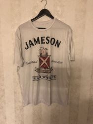 Jameson-t-paita (sama painatus selässä ja edessä)