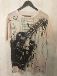 Les Paul Model-kitara-t-paita (sama painatus edessä ja selässä)