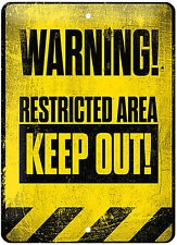 Warning! Restricted area KEEP OUT -metallipostikortti
