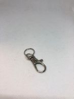 Pieni metallinen avaimenperä